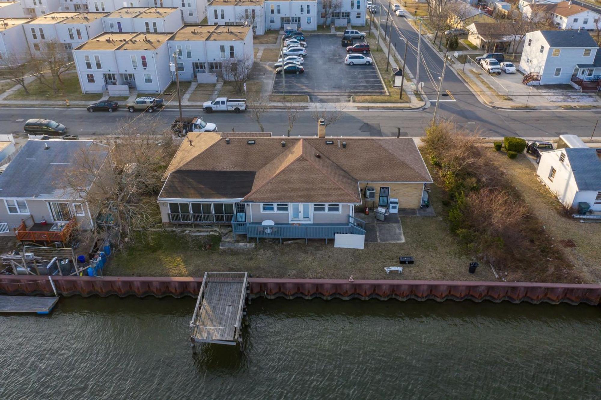 Spacious Waterfront Atlantic Living With Rec *