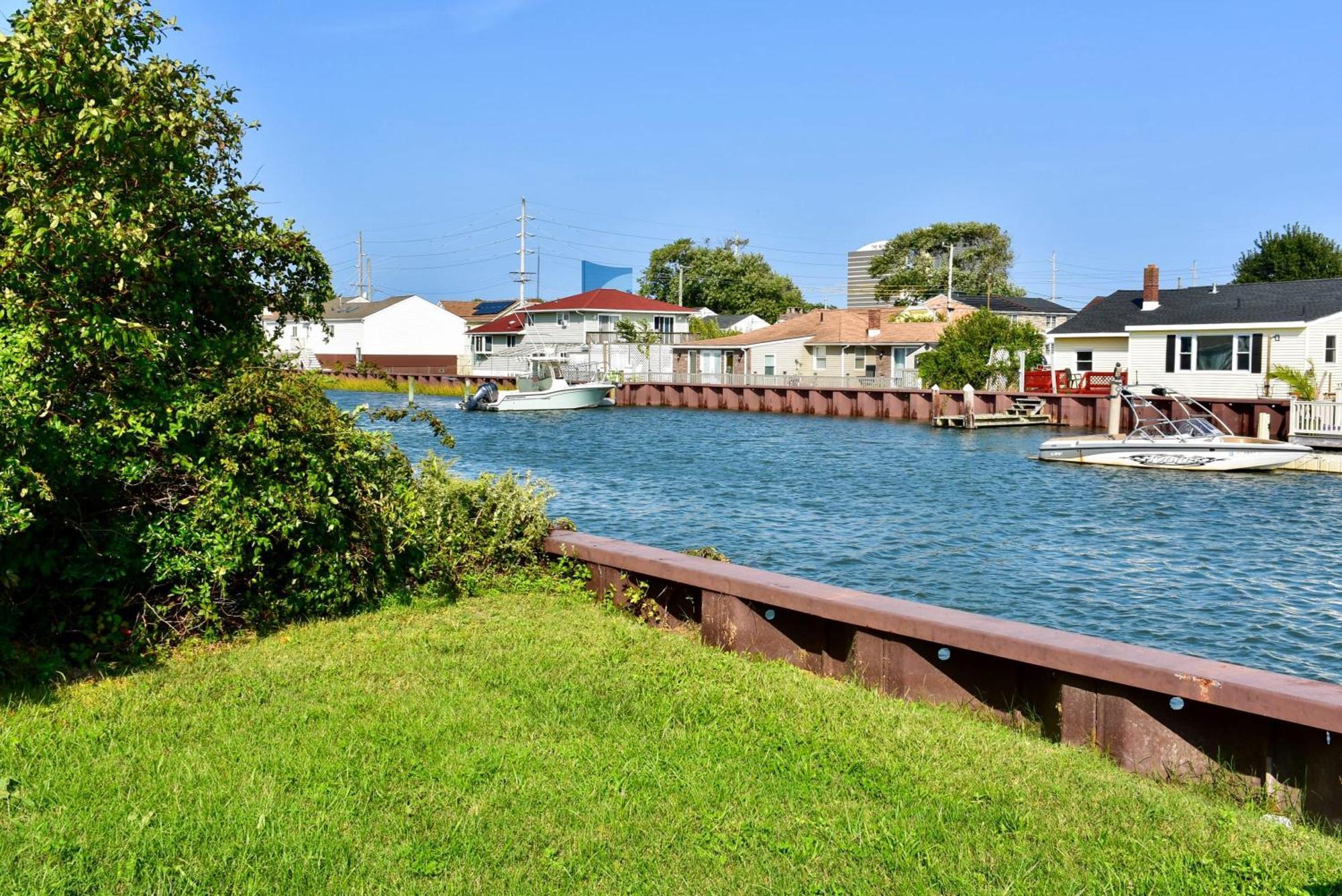 Holiday home Spacious Waterfront Atlantic Living With Rec Atlantic City