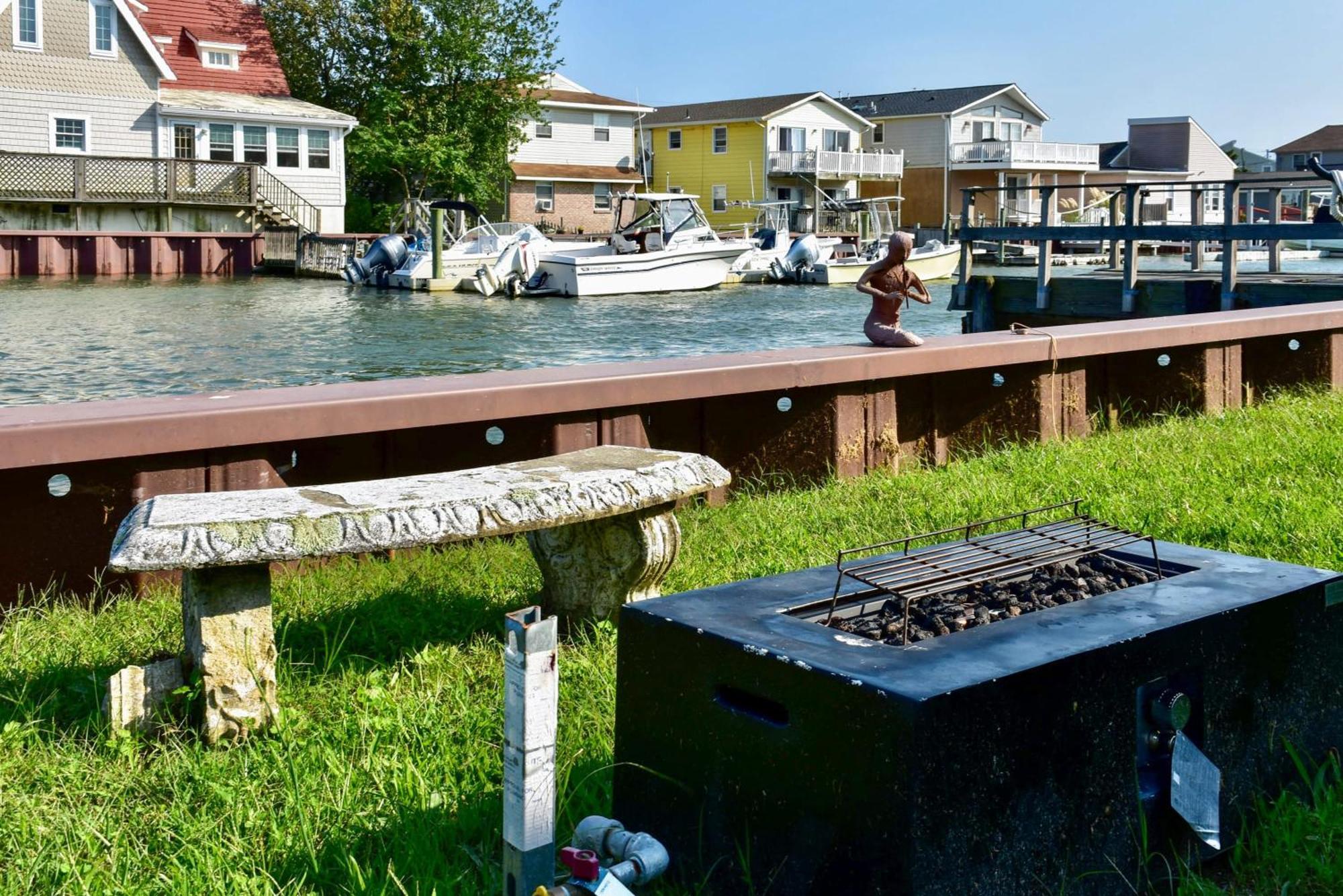 Spacious Waterfront Atlantic Living With Rec *