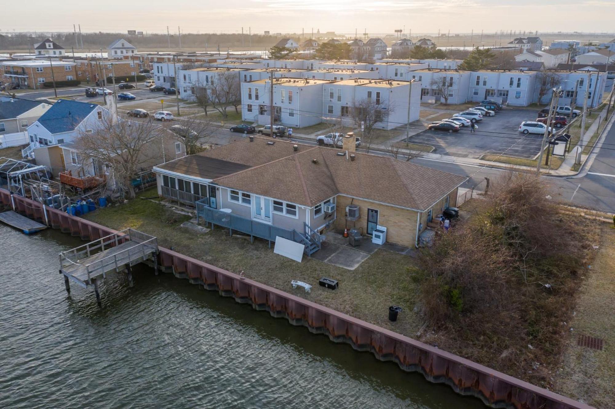 Spacious Waterfront Atlantic Living With Rec Holiday home *