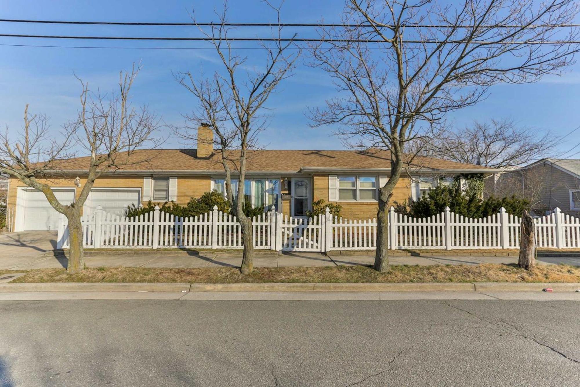 Spacious Waterfront Atlantic Living With Rec Holiday home *