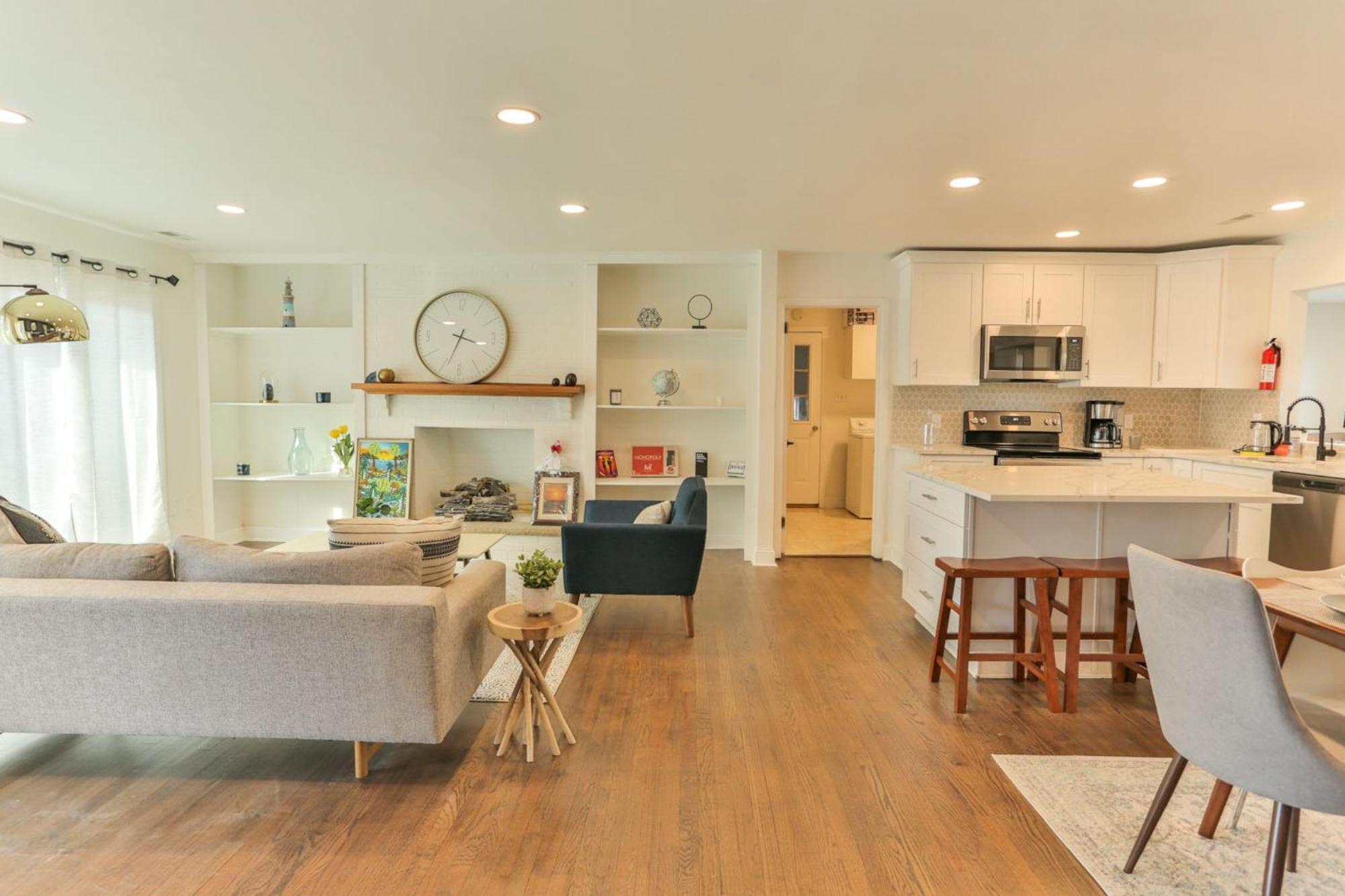 Spacious Waterfront Atlantic Living With Rec *