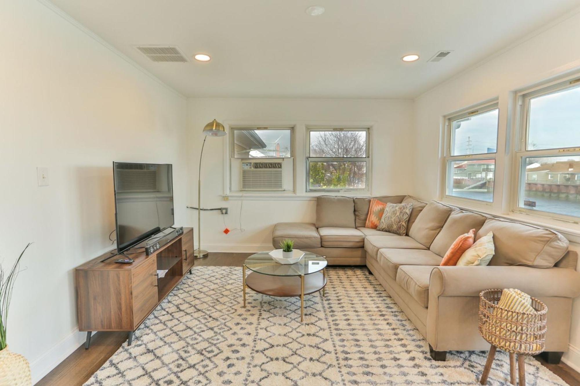 Spacious Waterfront Atlantic Living With Rec *